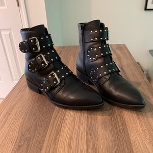 Black boots by Steven